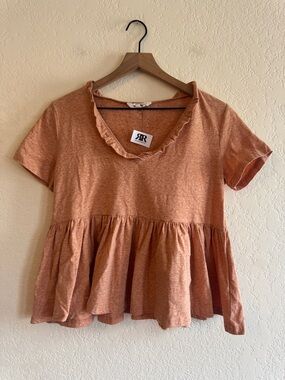 Amaryllis | peach scoop neck peplum top with button down back | S